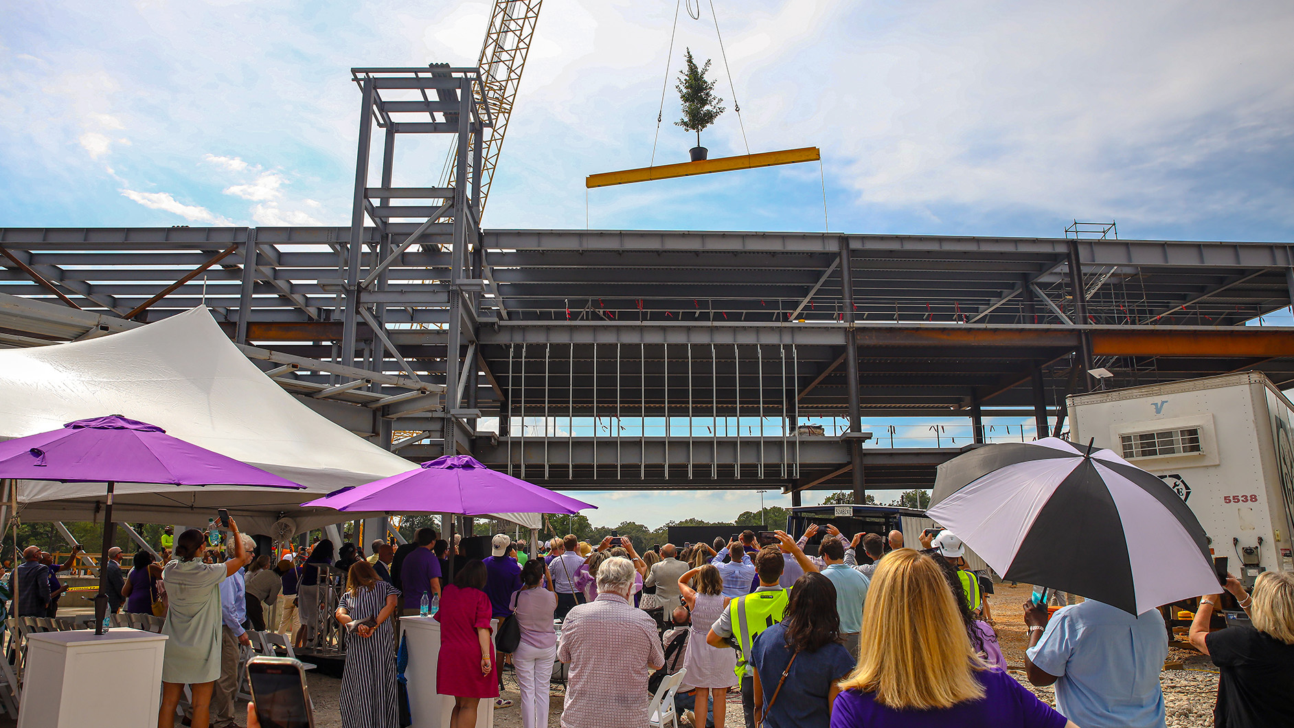 The University of North Alabama enjoyed the topping out of the final beam of Bank Independent Stadium on Thursday afternoon.